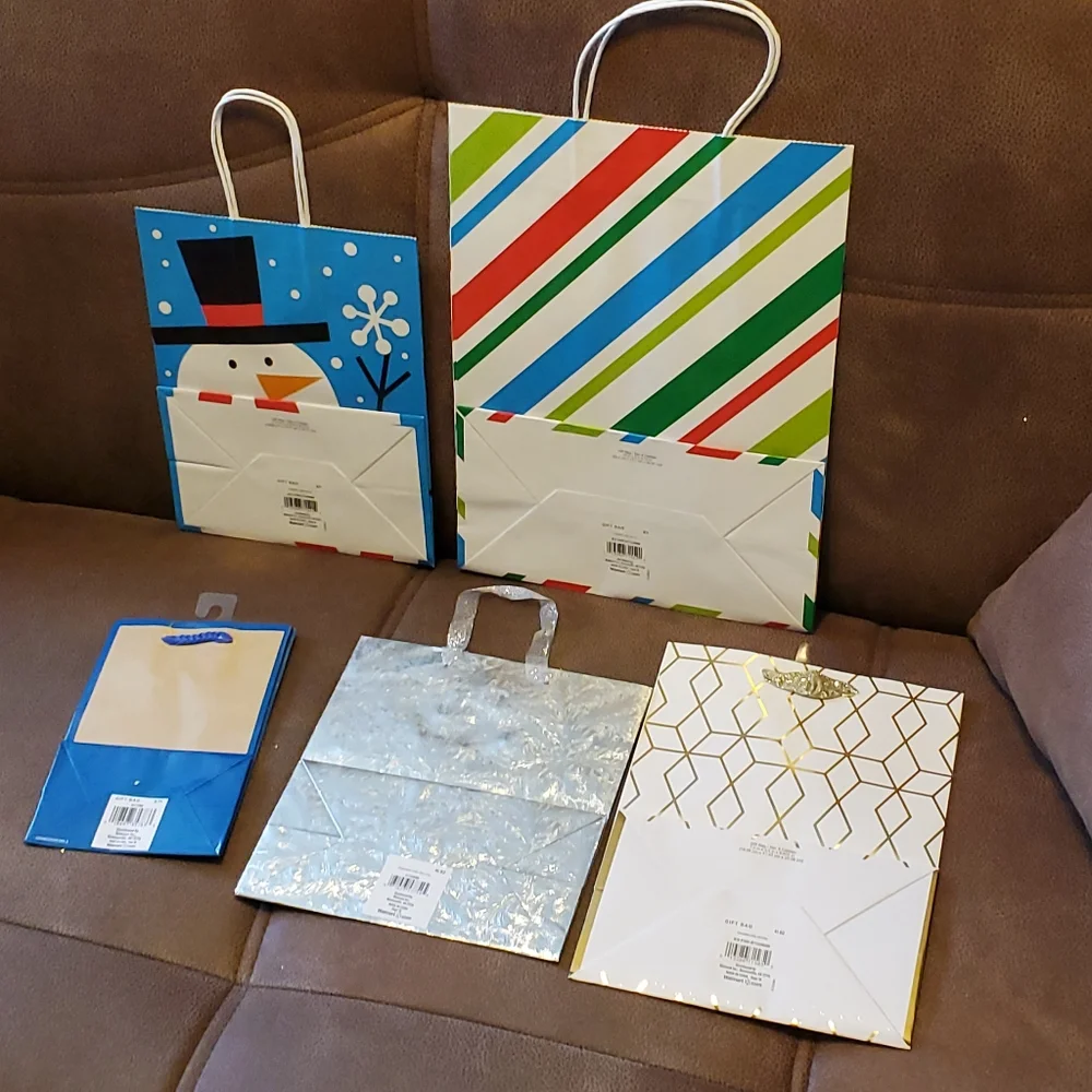Bundle of five gift bags
